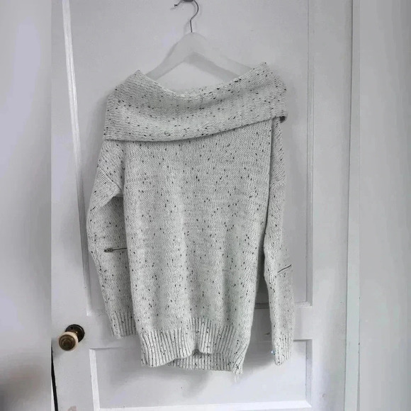 Naked Wardrobe Off Shoulder Knitted Grey Sweater Size M/L - Picture 2 of 3